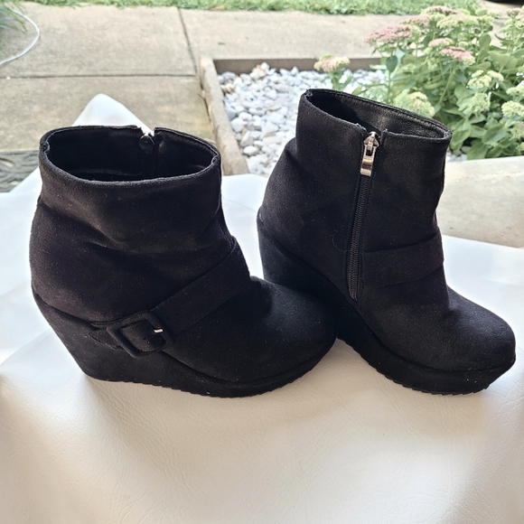 Betastella Women's Platform Wedge Booties Faux Suede Heels Zip Up Ankle Boots - Picture 2 of 6